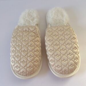 NWOT Lauren Conrad LC Satin Quilted Hearts Faux Fur Lined Slippers L 8-9 Ivory
